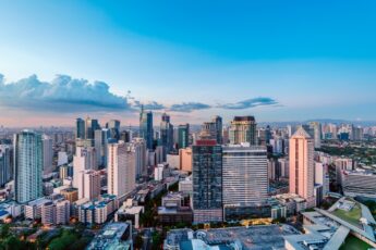 Philippines’ GDP Growth Surges, to Become Upper Middle-Income Economy by 2022